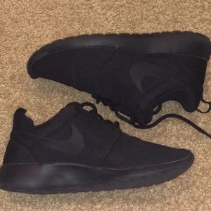 Nike Rosche - Size 6